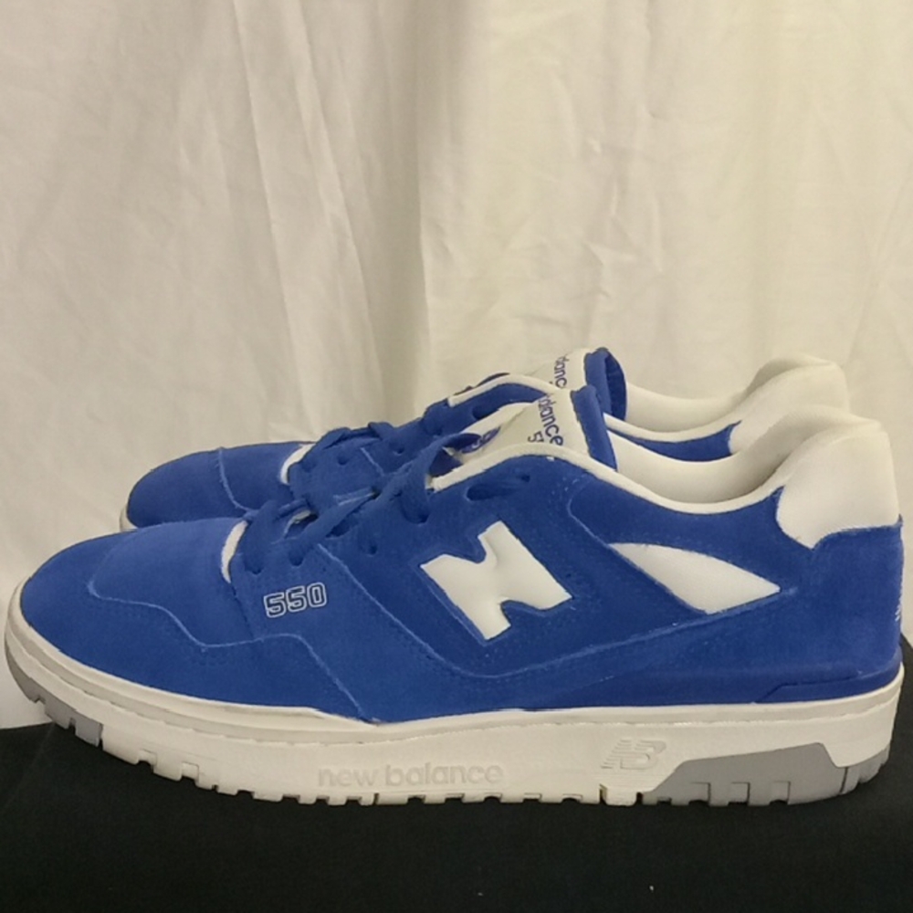 New Balance Men's Blue Sneakers